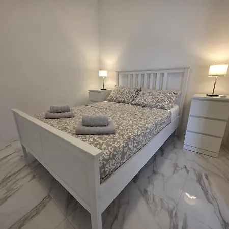 아파트 Modern Close To Seafront 세인트폴스베이