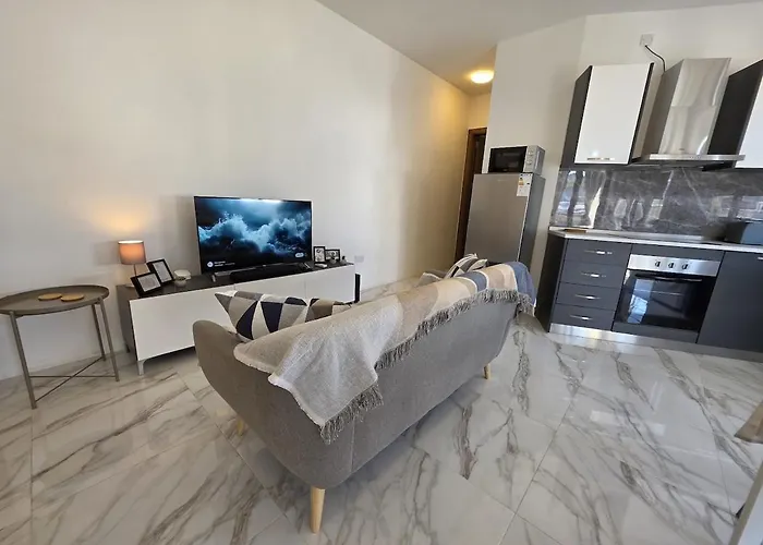 Modern Close To Seafront Apartament St Paul's Bay